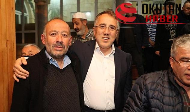 Nevşehir Belediye Lideri Dr. Mehmet Savran, AK Parti Vilayet Lideri Ali Kemikkıran ile birlikte teravih namazı sonrasında vatandaşlara kandil simidi dağıttı
