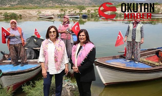 Aydın Büyükşehir Belediye Lideri Hasret Çerçioğlu, 1 Mayıs Emek ve Dayanışma Günü’nde Sayın Selvi Kılıçdaroğlu ile birlikte işçi bayanlarla buluştu.