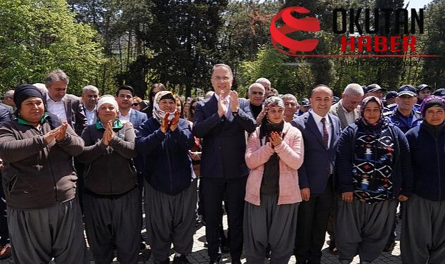 Beylikdüzü Belediye Lideri Mehmet Murat Çalık 1 Mayıs Emek ve Dayanışma Günü münasebetiyle belediye çalışanlarıyla bir ortaya geldi