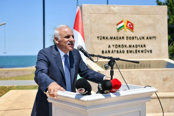 Türk-Macar dostluk anıtı açıldı