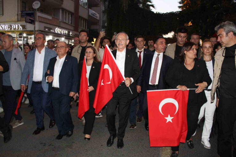 Kemal Kılıçdaroğlu, Aydın’daki Zafer Yürüyüşü’ne katıldı