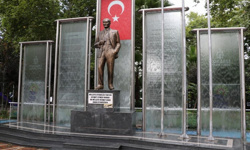 Değirmendere'de Atatürk heykelinin bakımı tamamlandı