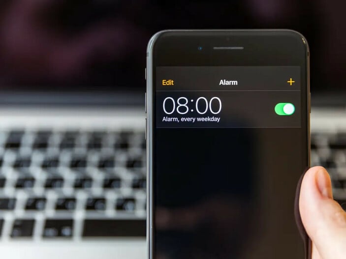 Tereddüt meselesi: Telefon sessizdeyken alarm çalar mı? iPhone ve Samsung alarm ayarı