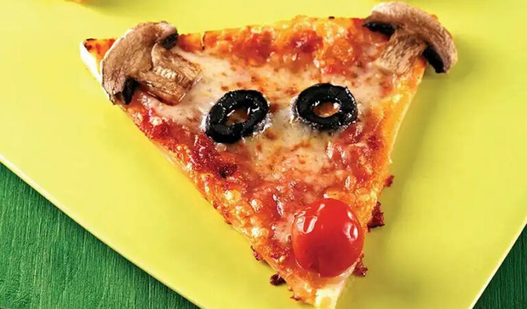 Genel
                                        Çocukların beslenmesine pratik bir öneri: Milföy pizza