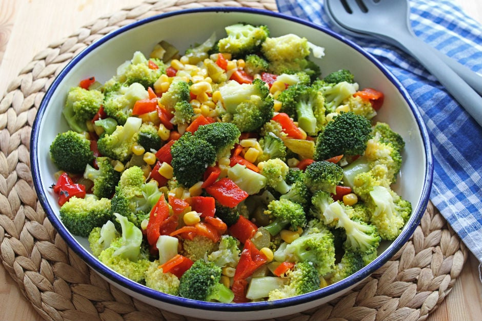 Genel Pratik brokoli salatası tarifi, brokoli salatası nasıl yapılır?