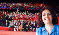 YSP'li Sevilay Çelenk kadın voleybolcuları kutladı, linç ve hakaretlere maruz kaldı