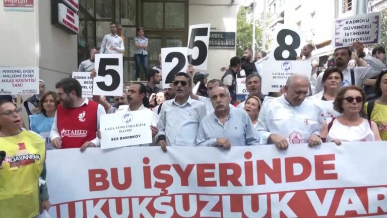 Sağlıkçılardan İstanbul İl Sağlık Müdürlüğü önünde eylem