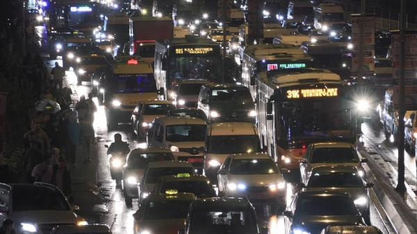 İstanbul’da trafik yoğunluğu yüzde 81’e ulaştı