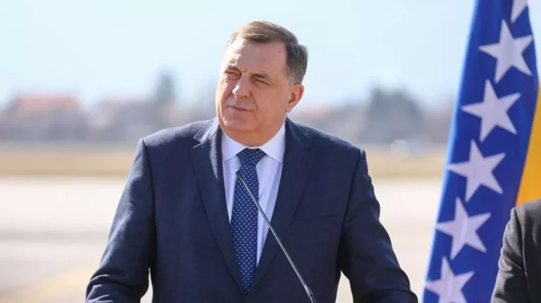 Bosnalı Sırp lider Dodik, Bosna Hersek Mahkemesinde ilk duruşmasına çıktı