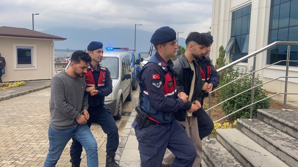 Bursa’da bir kişinin ölümüne neden olduğu iddiasıyla ehliyetsiz sürücü ile ağabeyi tutuklandı