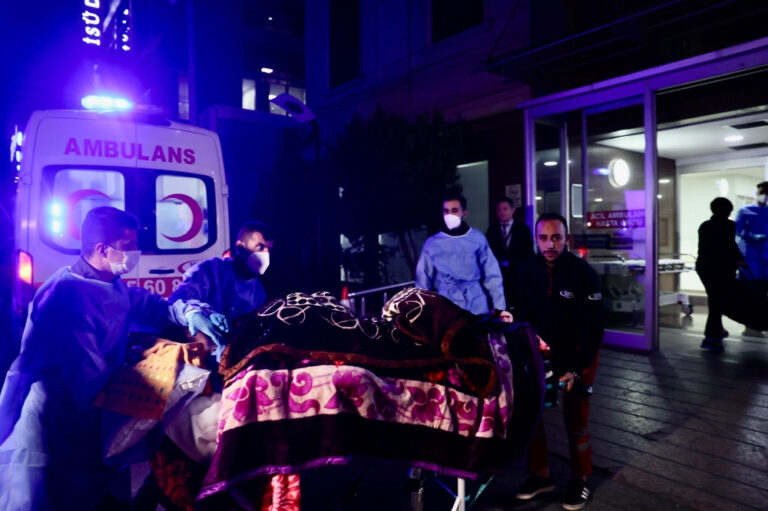 Musul’daki düğün salonu yangınında yaralananlardan 3’ü daha İstanbul’a getirildi