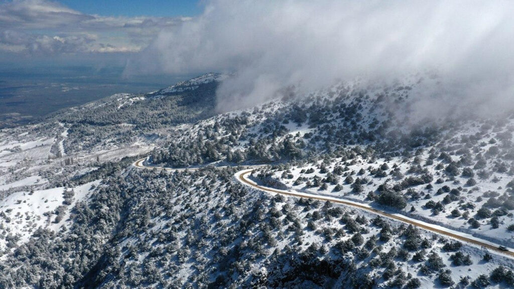 Meteoroloji Uyarmıştı! İzmir’e Beklenen Kar Düştü