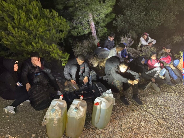 İzmir’de 96 kaçak göçmen yakalandı