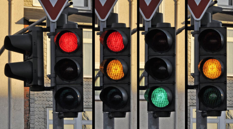 Trafik Işıklarının Renkleri Neden Kırmızı, Yeşil ve Sarı?