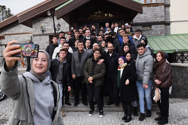 Bursa’nın zirvesinde Başkan Dündar gençlerle buluştu