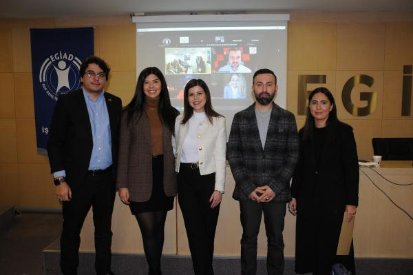 İzmir’de ‘Yaşayan Markalar Konferansı’ düzenlendi