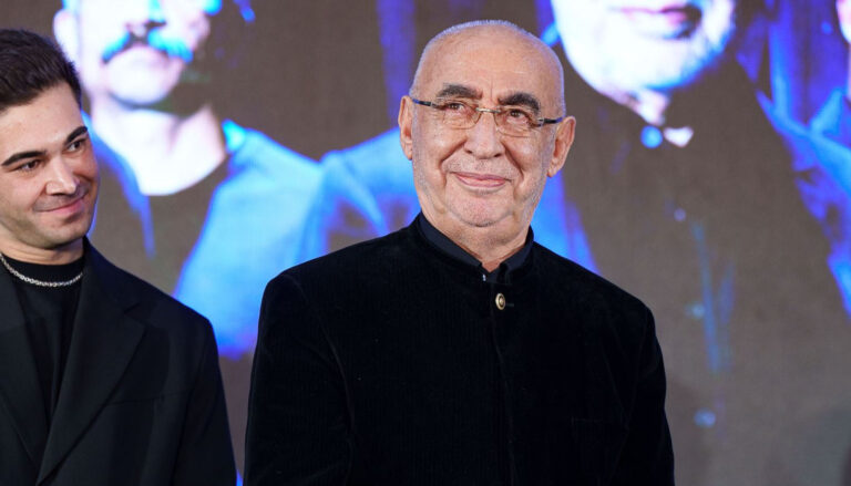 Şener Şen, GQ Türkiye Men of the Year 2023 Ödülü’nü Aldı: Sanata Ağırlık Vermeliyiz