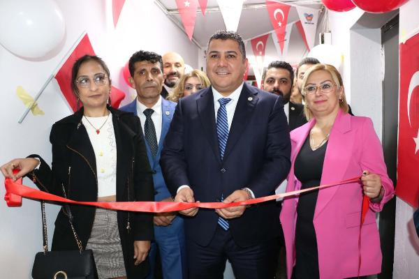 Yerli ve Milli Parti’nin İzmir İl Başkanlığı açıldı