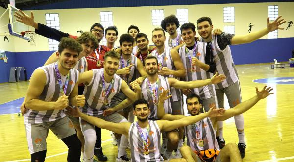 Basketbolda İzmir’de şampiyon Ekonomi Üniversitesi