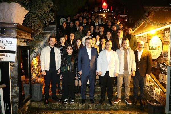AKP’li Saygılı üniversitelilerle buluştu