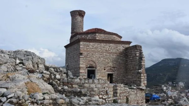 Efes’in ilk yerleşiminde restorasyon başladı!