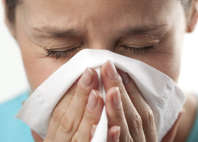 Evdeki tozlar nefesinizi kesebilir: Hangi hastalıklara yol açabileceğini biliyor musunuz?