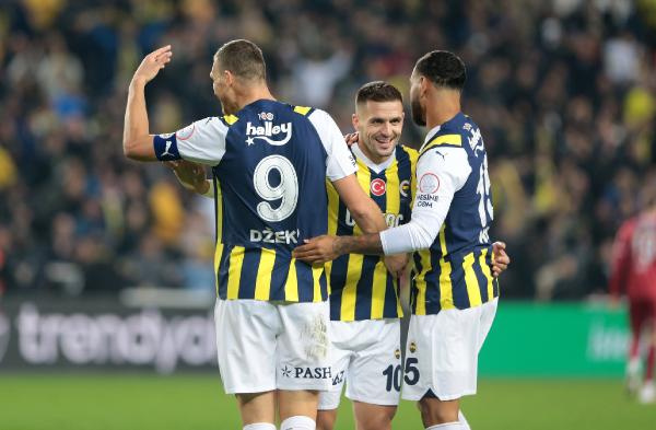 Fenerbahçe derbiye lider gidiyor