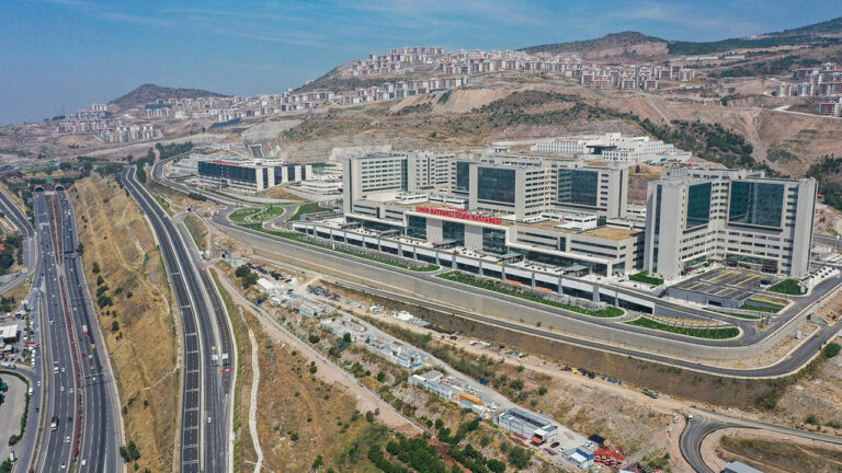 İzmir Şehir Hastanesi’nde 2 ayda 250 bin hastaya poliklinik hizmeti verildi