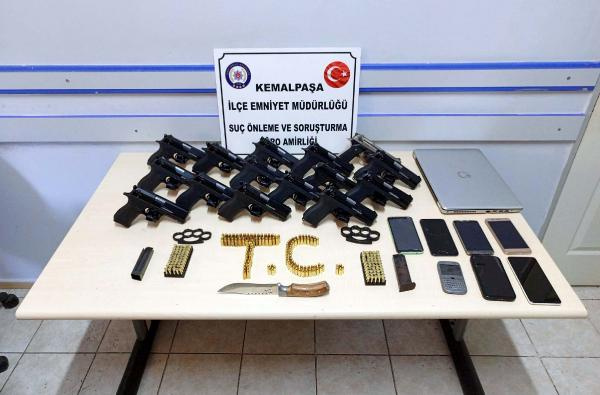 İzmir’de silah ticareti yapan çete çökertildi