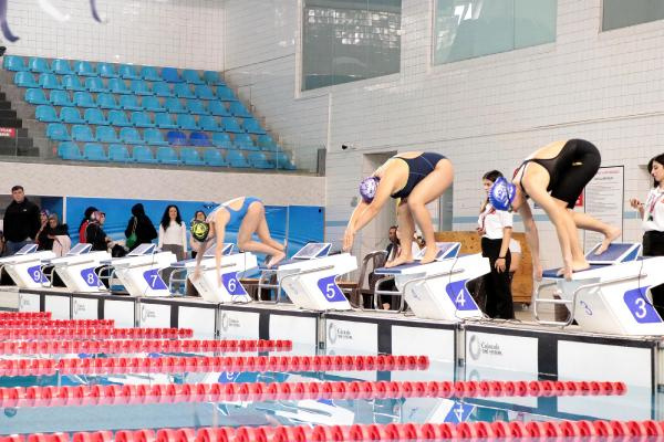 Kayseri’de engelli sporcular, yüzme müsabakasında yarıştı