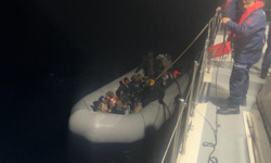 İzmir açıklarında 145 kaçak göçmen kurtarıldı