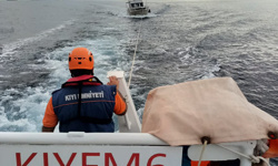 Bodrum açıklarında sürüklenen teknedeki 1 kişi kurtarıldı