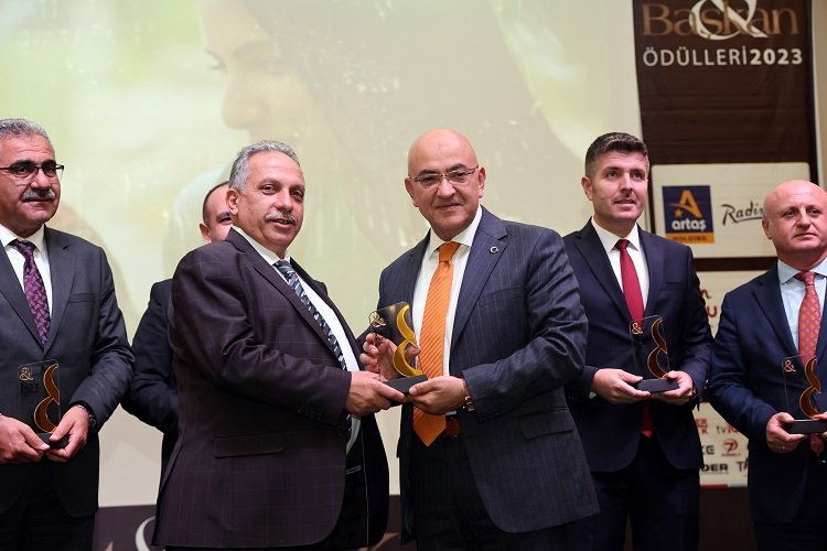 Kayseri Talas’a 5 yılda 100 ödül