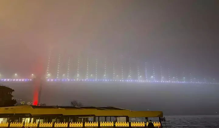 İstanbul’da yoğun sis: Köprüler adeta gözden kayboldu