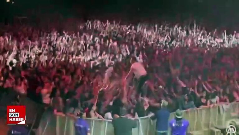 ABD’li rapçi Macklemore’dan Filistin’e destek: Konserde kefiye salladı