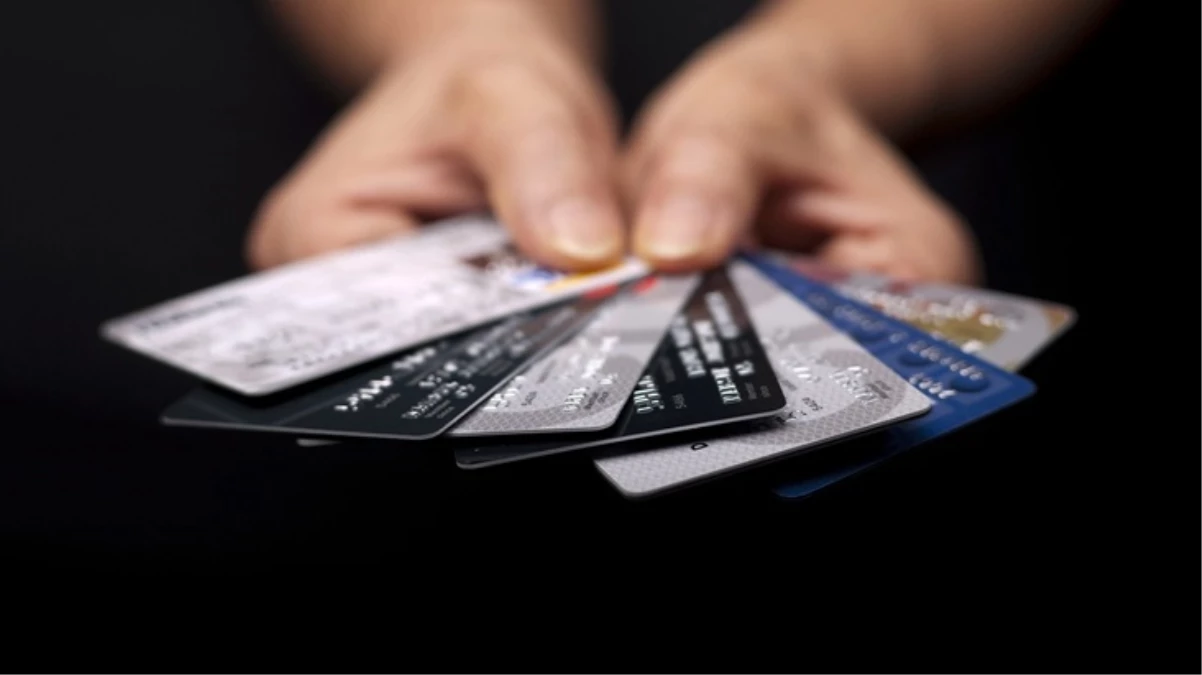 Kredi kartlarına yeni düzenlenme mi geldi? Nakit avans taksit sayısı 3’e düşürüldü iddiası