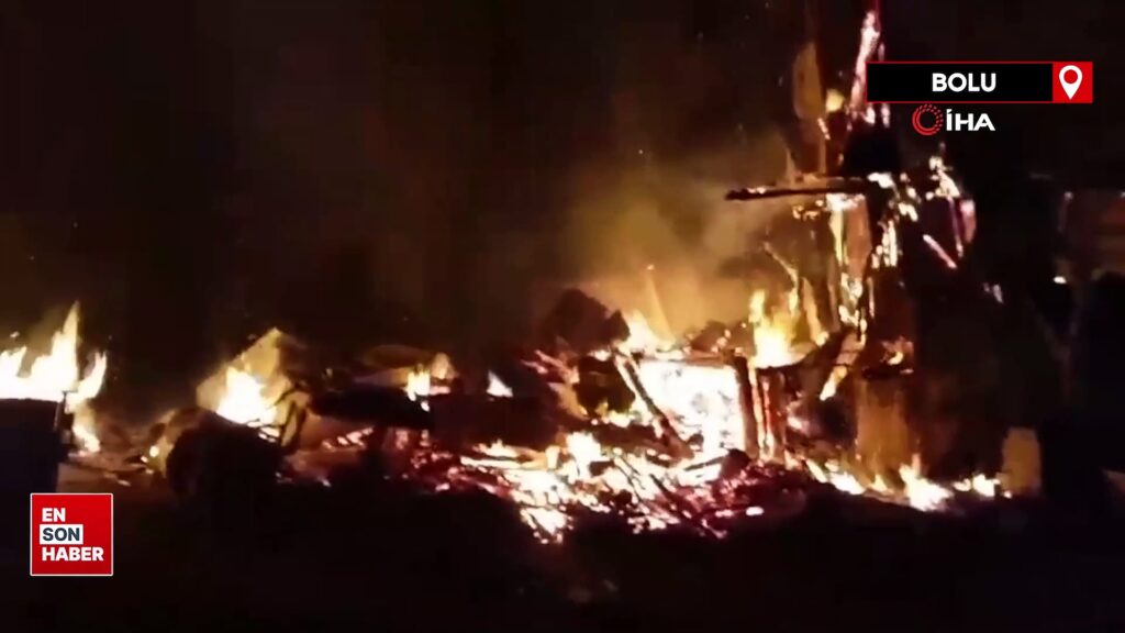 Bolu’da 3 katlı ev çıkan yangında kül oldu