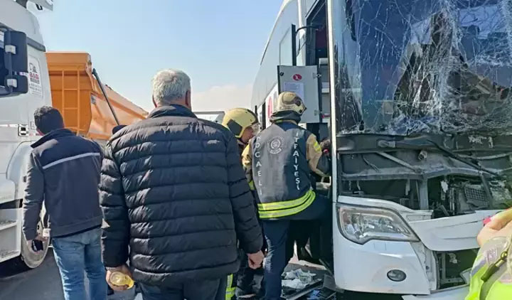Kocaeli TEM’de zincirleme kaza: Ankara istikameti trafiğe kapandı