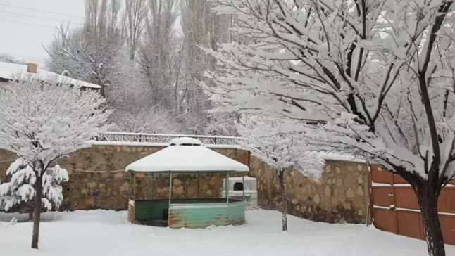 Van’da kar yağışı: 257 yerleşim yeri ulaşıma kapandı, Başkale’de okullar tatil edildi