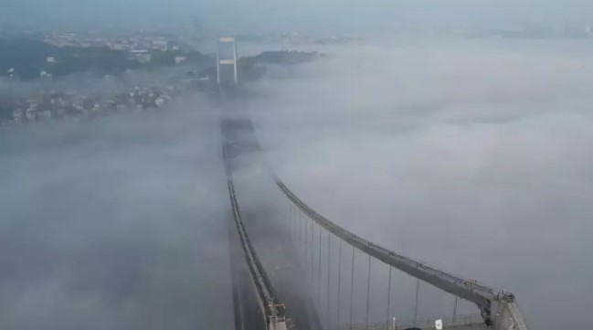 İstanbul’da sis etkili oldu: Boğazda gemi trafiği durdu