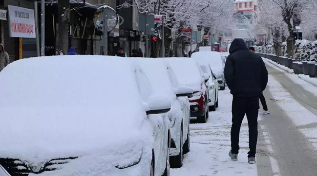Van’da 152 yerleşim yerinin yolu kar nedeniyle kapandı